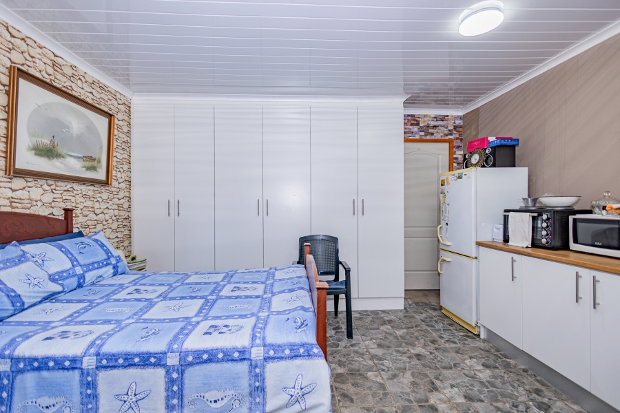 5 Bedroom Property for Sale in Peerless Park Western Cape